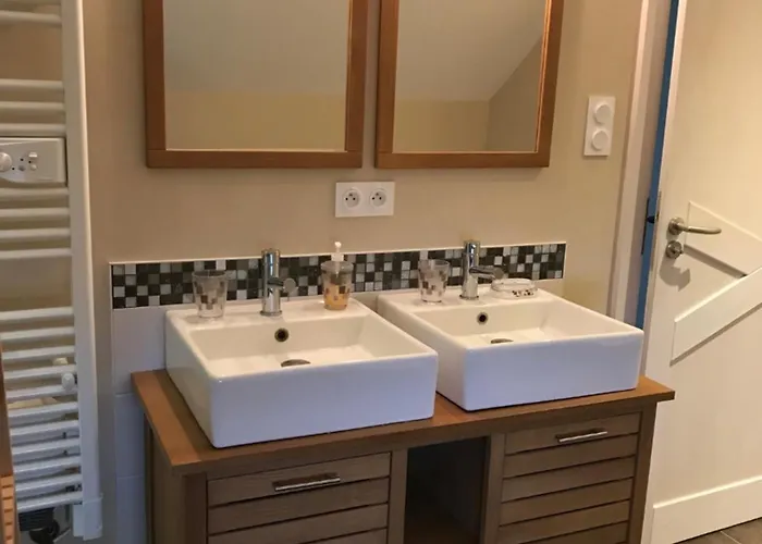 Le Grand Sapin. Maison Au Calme Proche Commerces Vakantiehuis *